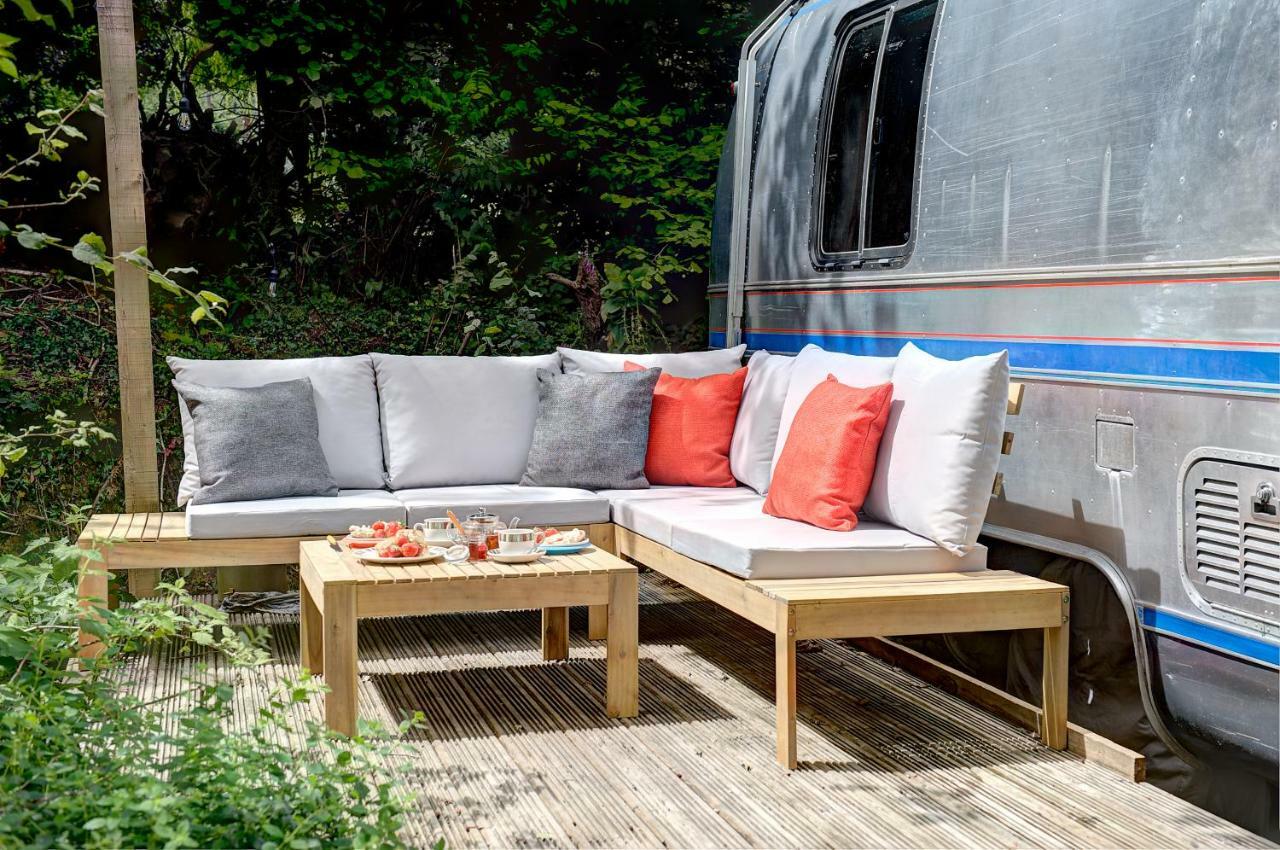 Glamping 1970 American Airstream Motorhome Ponsanooth Екстериор снимка