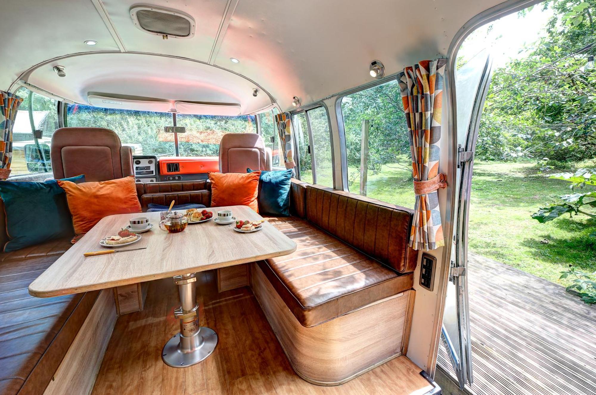 Glamping 1970 American Airstream Motorhome Ponsanooth Екстериор снимка