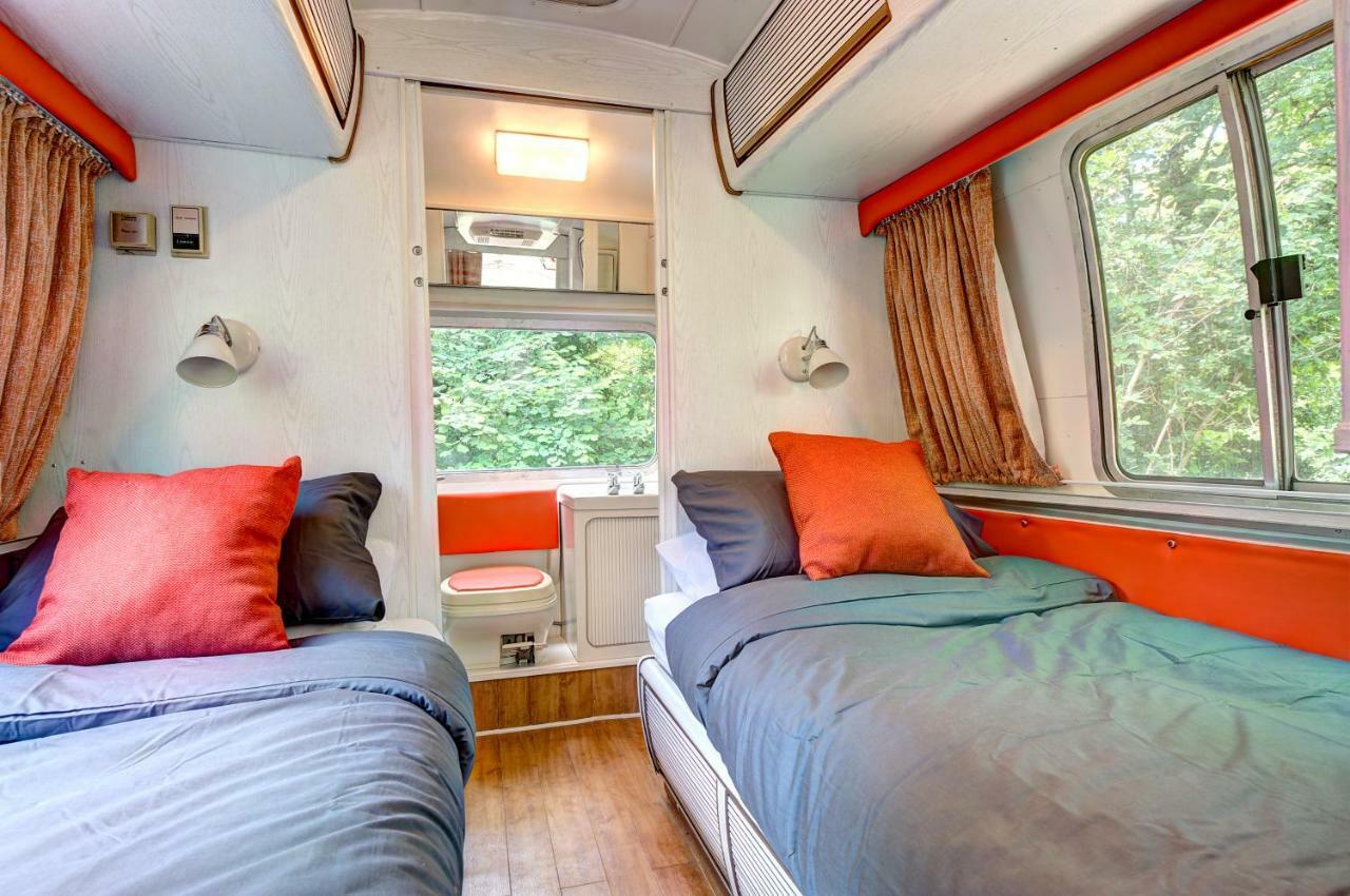 Glamping 1970 American Airstream Motorhome Ponsanooth Екстериор снимка