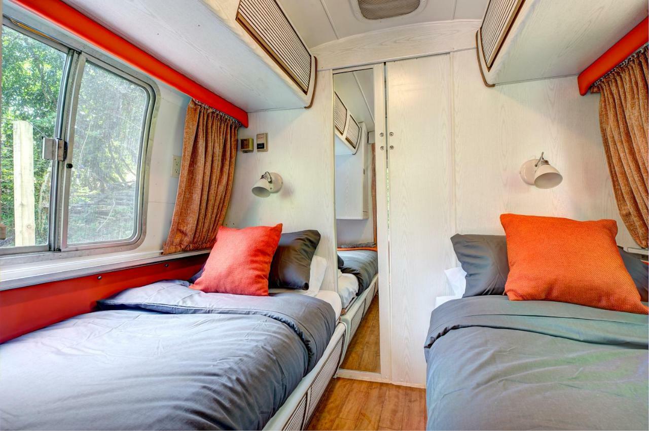 Glamping 1970 American Airstream Motorhome Ponsanooth Екстериор снимка