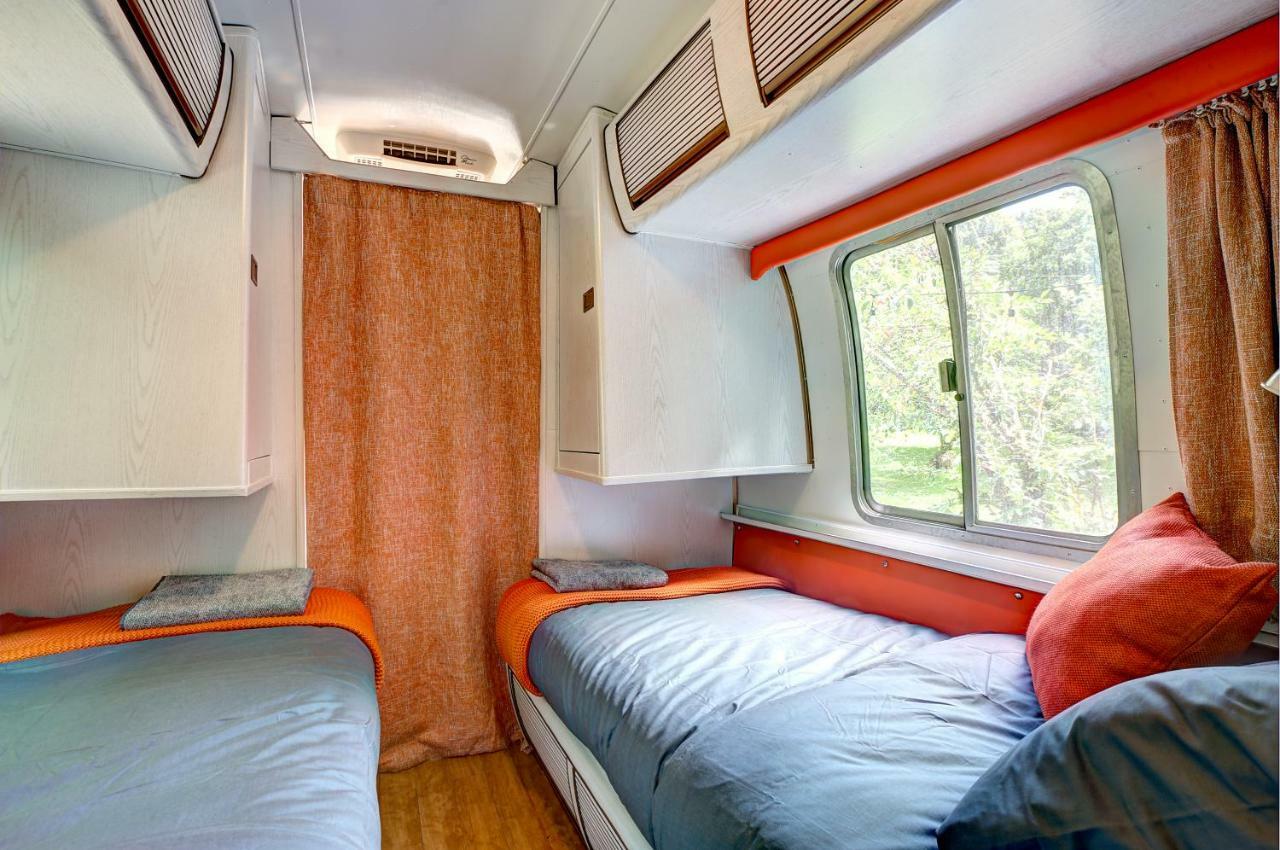 Glamping 1970 American Airstream Motorhome Ponsanooth Екстериор снимка