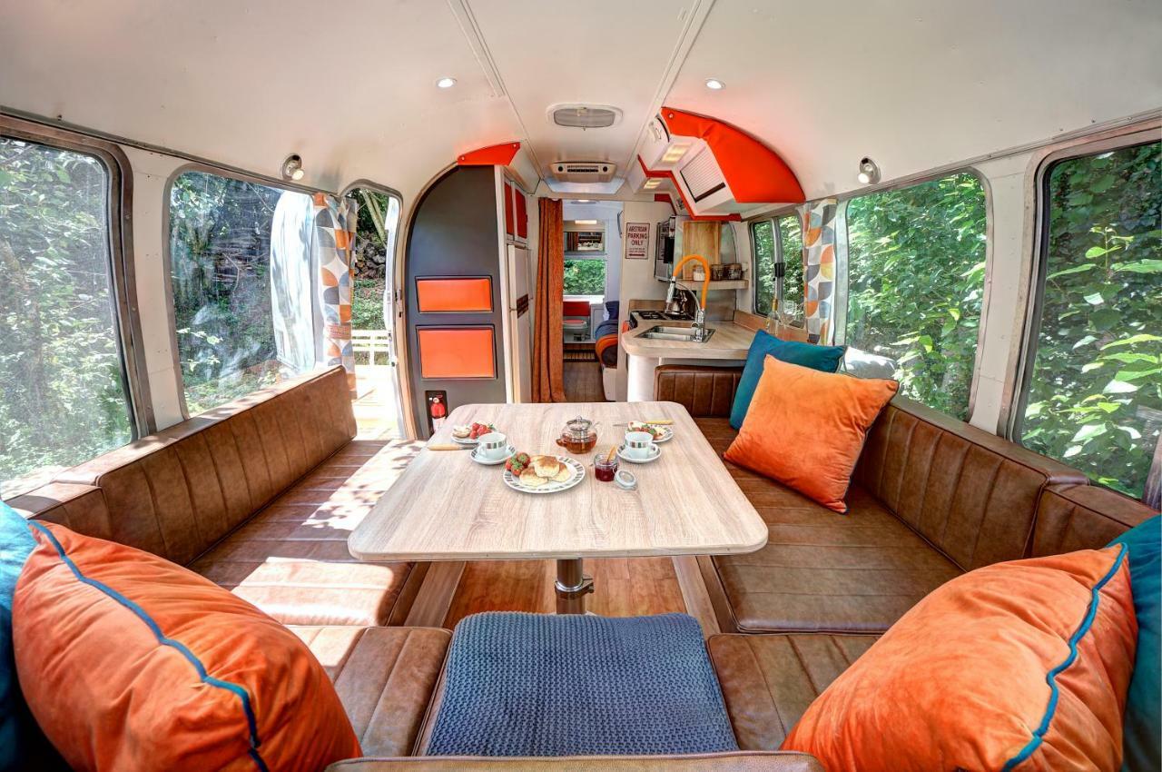 Glamping 1970 American Airstream Motorhome Ponsanooth Екстериор снимка