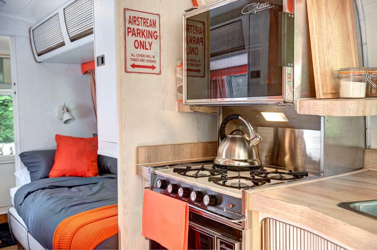 Glamping 1970 American Airstream Motorhome Ponsanooth Екстериор снимка