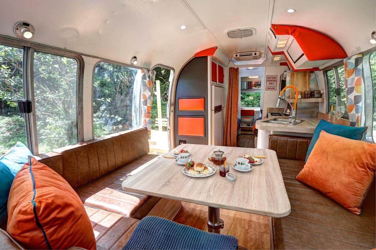 Glamping 1970 American Airstream Motorhome Ponsanooth Екстериор снимка