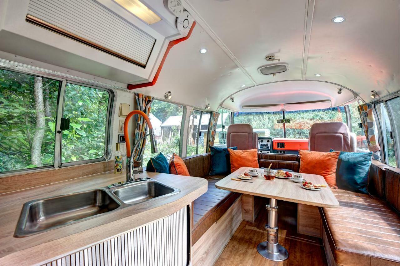 Glamping 1970 American Airstream Motorhome Ponsanooth Екстериор снимка